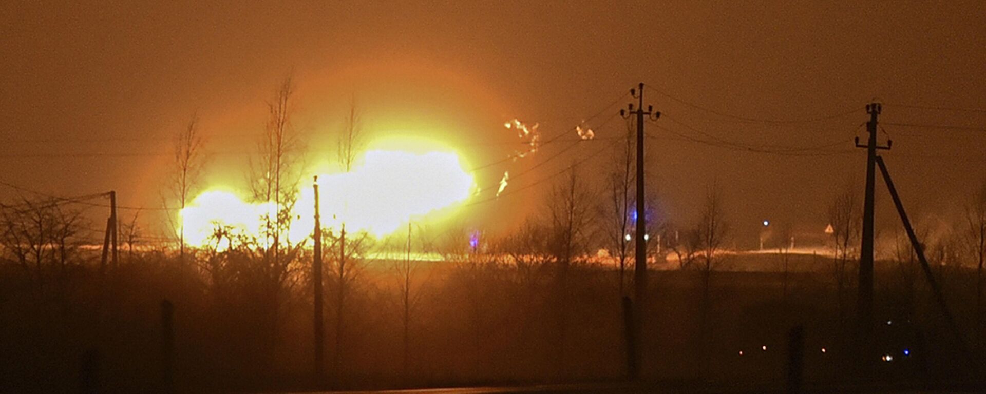 A flame rises after an explosion at a gas pipeline near Pasvalys, 175 km (109 miles) north of Vilnius in northern Lithuania on Friday, Jan. 13, 2023. Officials say an explosion has occurred in a pipeline in central Lithuania carrying natural gas to the north of the country and neighboring Latvia but no supply disruptions or injuries were reported. Baltic media reported that Friday's blast sent flames up to 50 meters (164 feet) into the sky and forced the protective evacuation of a nearby village. - Sputnik International, 1920, 13.01.2023