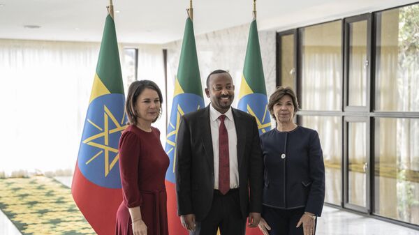 German Federal Minister for Foreign Affairs, Annalena Baerbock (L), Ethiopia Prime Minister Abiy Ahmed (C) and French Foreign and European Affairs Minister, Catherine Colonna (R) pose for a photograph at the Prime Minister office in Addis Ababa, Ethiopia, on January 12, 2023. - Sputnik International