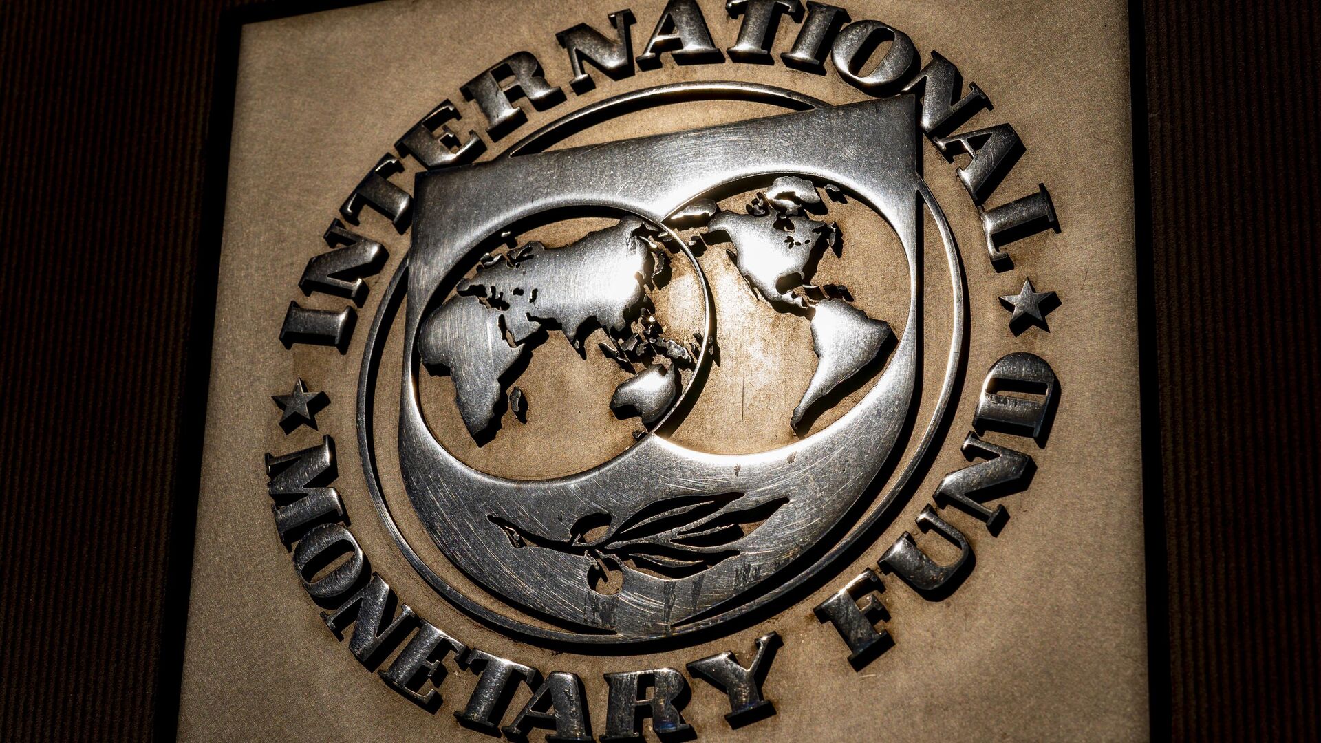 The logo of the International Monetary Fund is visible on their building, Monday, April 5, 2021, in Washington. The International Monetary Fund is downgrading its forecast for the world economy this year, Tuesday, Jan. 25, 2022 - Sputnik International, 1920, 01.04.2023