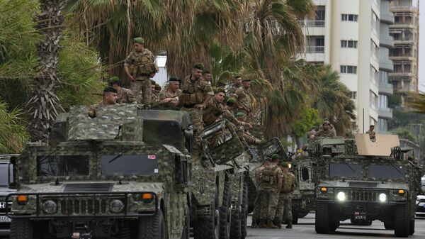 Lebanese army vehicles patrol a street in Beirut, Lebanon - Sputnik International