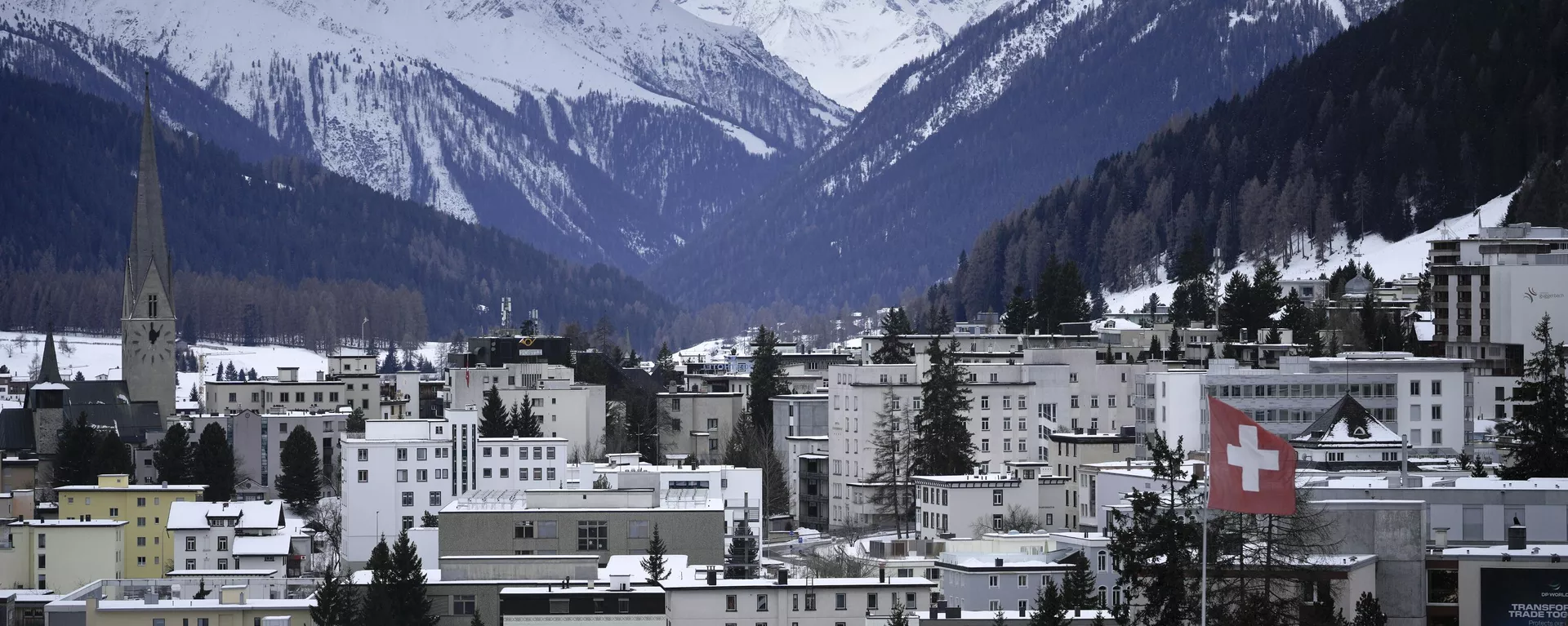 A Swiss national flag waves on a building in Davos, Switzerland, Sunday, Jan. 15, 2023. - Sputnik International, 1920, 16.08.2023