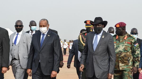 South Sudan's President Salva Kiir (2nd R) walks with Sudan's Sovereign Council Chief General Abdel Fattah al-Burhan (2nd L) on Al-Burhan's arrival from Uganda at Juba International Airport in Juba, South Sudan, on March 17, 2022. - Sputnik International