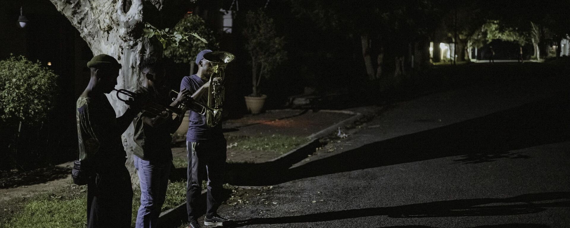 Members of The Middle of the Road Band, trumpet player Smiso (L), 24, trumpet player Franqo (C), 28, and euphonium player Pro (R), 30, play Christmas carols in Johannesburg, in the middle of yet another crippling black out, known locally as load shedding, on December 20, 2022.  - Sputnik International, 1920, 17.01.2023