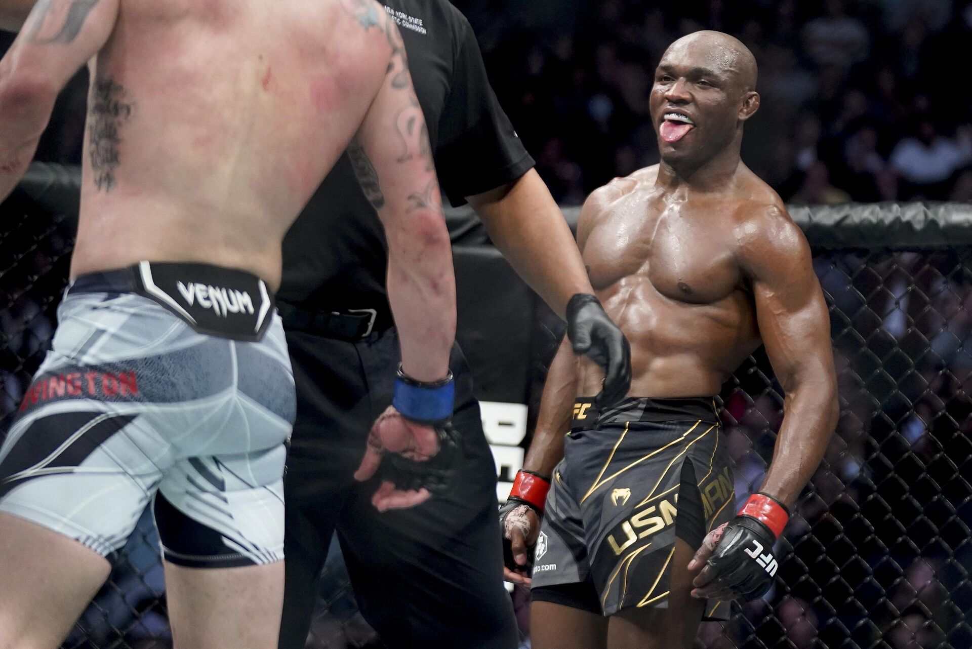Kamaru Usman reacts against Colby Covington during a welterweight mixed martial arts championship bout at UFC 268, Sunday, Nov. 7, 2021, in New York - Sputnik International, 1920, 17.01.2023