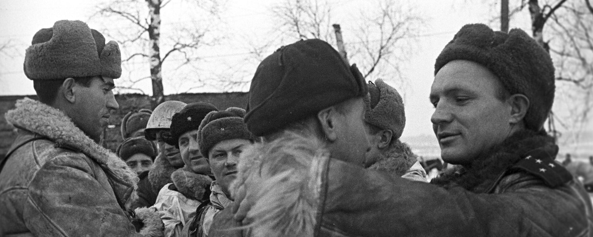 Soldiers of the Leningrad Front and the Volkhov Front link up during Operation Iskra. January 17, 1943 - Sputnik International, 1920, 18.01.2023