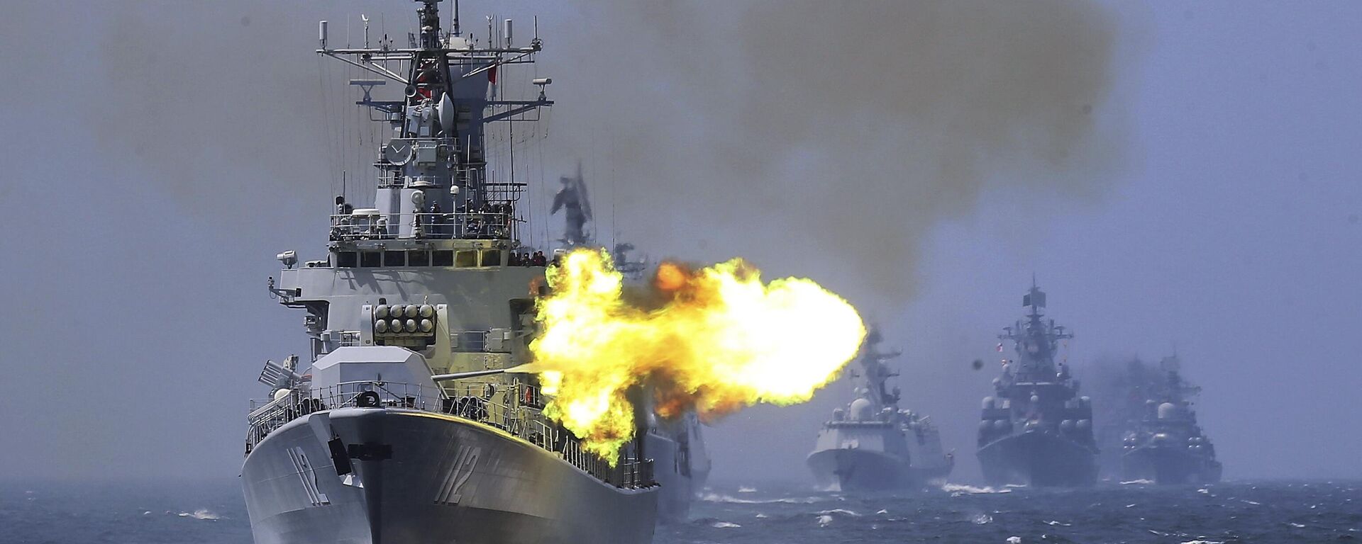  In this file photo taken Saturday, May 24, 2014, China's Harbin (112) guided missile destroyer takes part in a week-long China-Russia Joint Sea-2014 navy exercise at the East China Sea off Shanghai, China. A Russian naval task force has arrived in the northern Chinese port of Qingdao ahead of joint naval exercises that reinforce the growing bond between Beijing and Moscow.  - Sputnik International, 1920, 19.01.2023