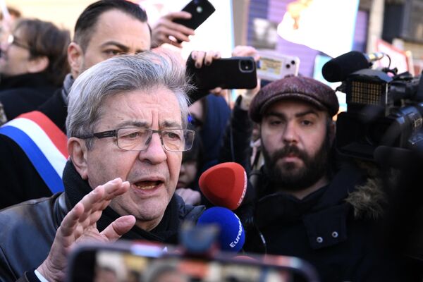 Member of the leftist La France Insoumise (LFI) party Jean-Luc Melenchon speak to journalists during a rally called by French trade unions against the government pension reform plan in Marseille, southern France, on January 19, 2023.  - Sputnik International