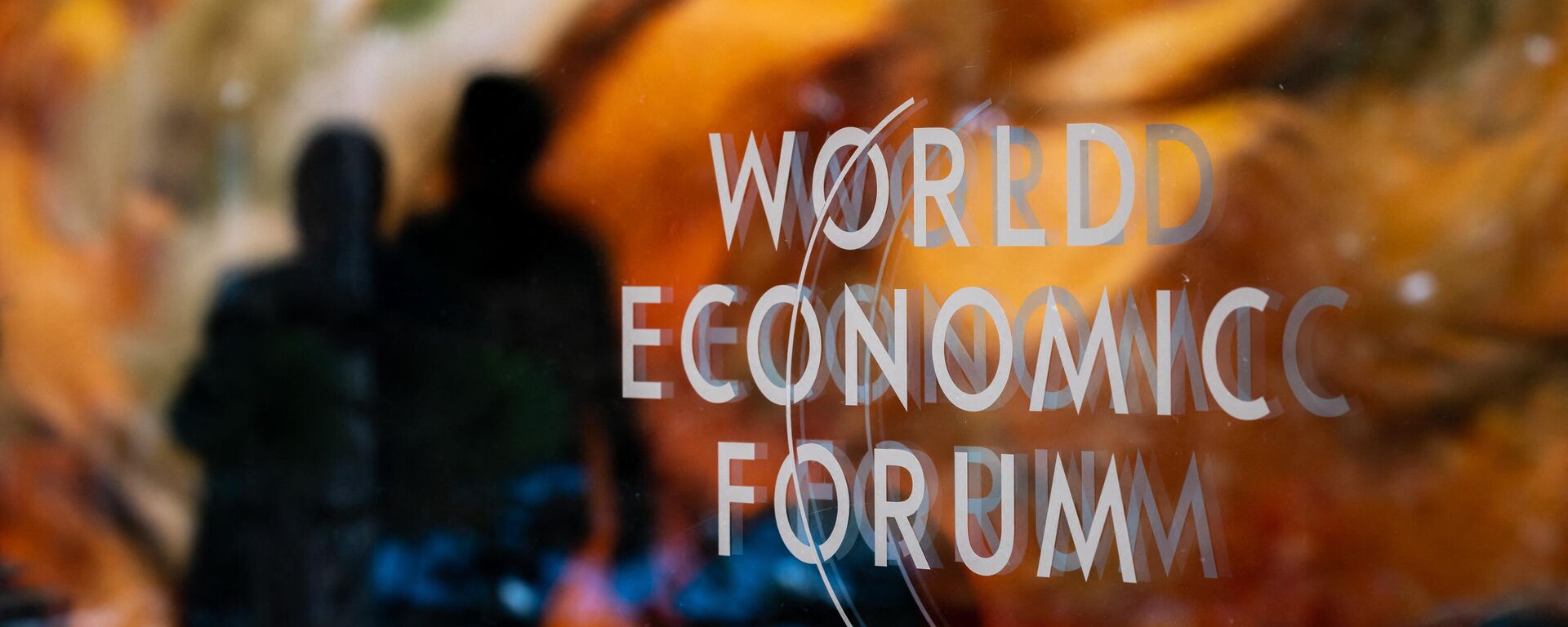 A sign of the WEF is seen at the Congress centre during the World Economic Forum (WEF) annual meeting in Davos on January 18, 2023. - Sputnik International, 1920, 19.01.2023