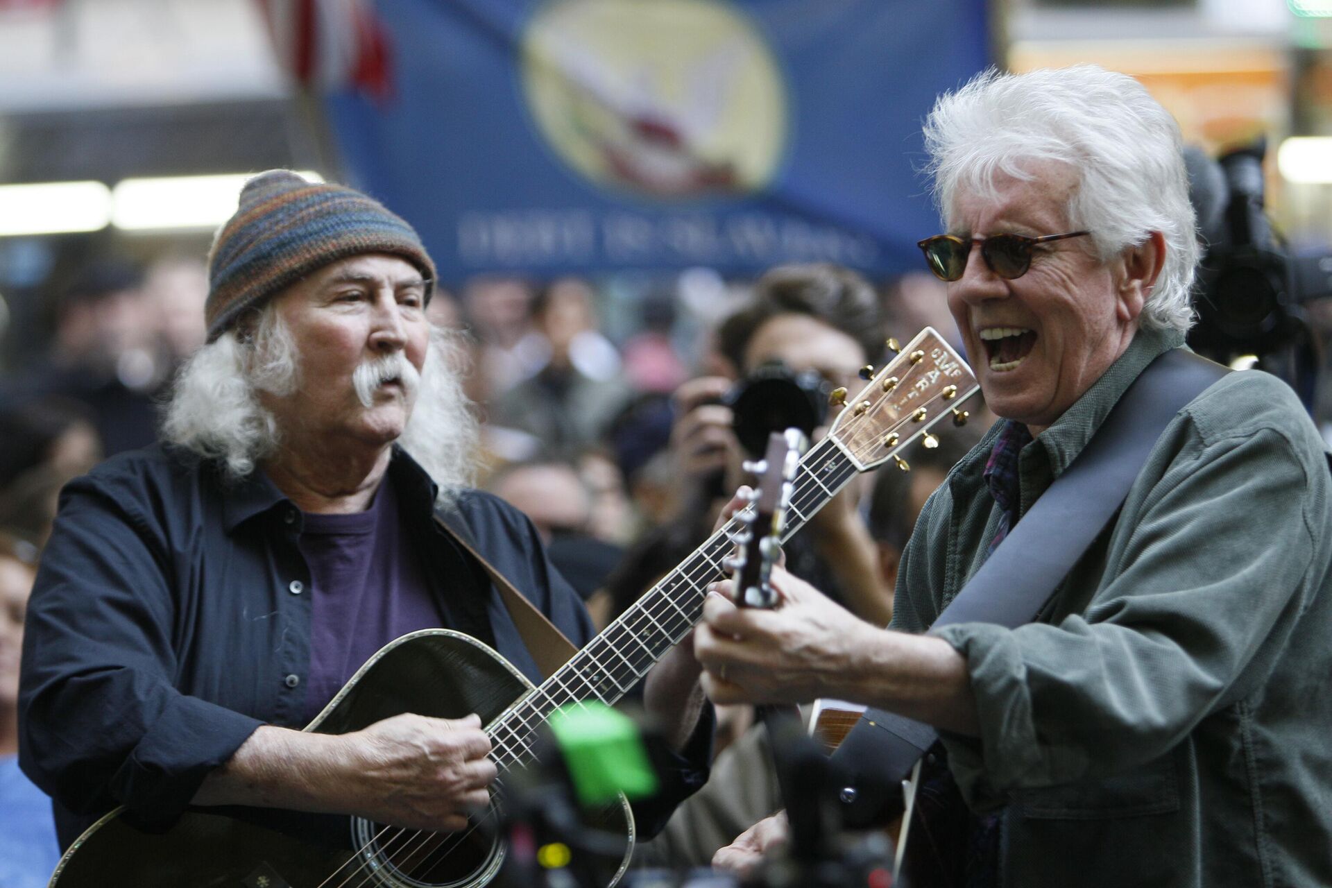FILE - In this Nov. 8, 2011 file photo, singers David Crosby, left, and Graham Nash perform at the Occupy Wall Street encampment at Zuccotti Park in New York. Music is woven into the fabric of Occupy Wall Street, much like when civil rights protesters sang We Shall Overcome or 1960s demonstrators heard Blowin' in the Wind or Give Peace a Chance. Crosby and Nash's manager sent an email to Occupy Wall Street's website asking if the musicians could perform.  - Sputnik International, 1920, 20.01.2023