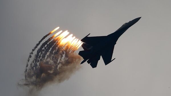 Sukhoi Su-35S pilot performs aerial maneuvers at the Kubinka airfield outside Moscow, May 2021. - Sputnik International