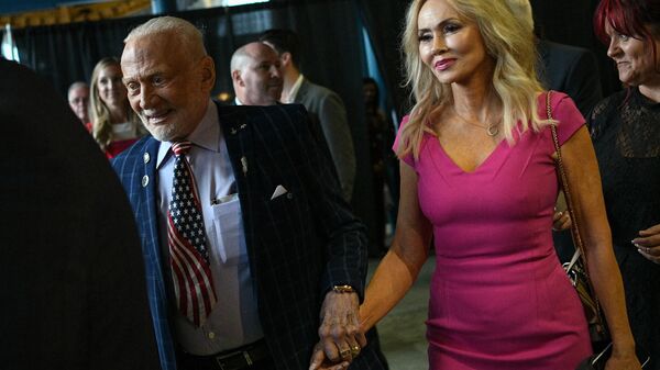Former NASA astronaut Buzz Aldrin with girlfriend Anca Faur on on July 17, 2019 at the Davidson Center for Space Exploration at the US Space & Rocket Center in Huntsville, Alabama. - Sputnik International
