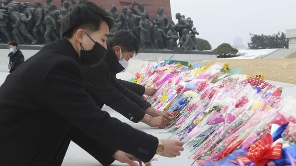 North Korean people visit and pay respect to the statues of late leaders Kim Il Sung and Kim Jong Il on Mansu Hill in Pyongyang, North Korea Sunday, Jan. 22, 2023 on the occasion of the Lunar New Year.  - Sputnik International
