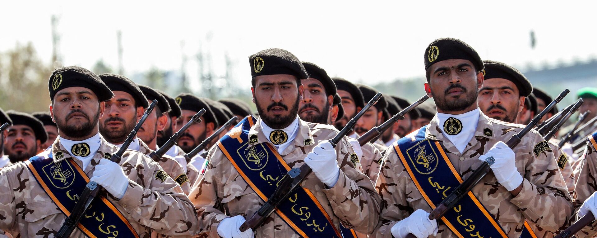 Members of Iran's Revolutionary Guards Corps (IRGC) march during the annual military parade - Sputnik International, 1920, 22.01.2023