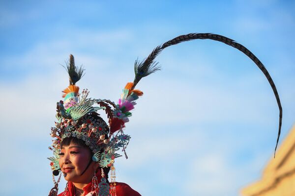 A performer takes part in a parade celebrating the Chinese Lunar New Year of the Rabbit, in central Milan, Italy, on 22 January 2023. - Sputnik International