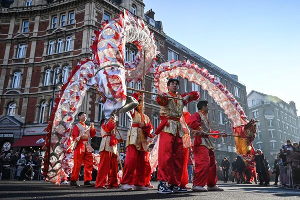 Performers take part in the parade celebrating the Chinese Lunar New Year of the Rabbit, in central London, on 22 January 2023. - Sputnik International