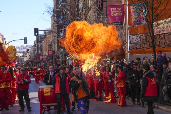 A fire breather blows flames during the celebrations for the Lunar New Year in the Usera district of Madrid, Spain on Sunday 22 January 2023. Chinese people worldwide are celebrating as they usher in the Year of the Rabbit. - Sputnik International