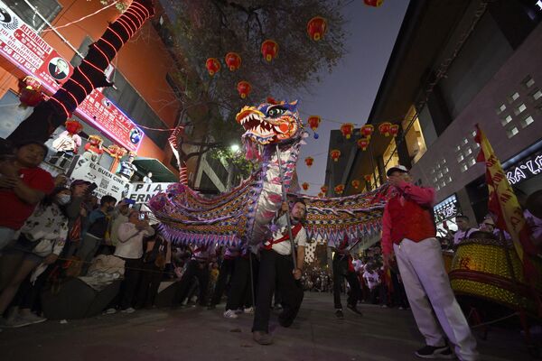 People take part in the festivities for the Lunar New Year in Mexico City&#x27;s Chinatown on 22 January 2023. - Sputnik International