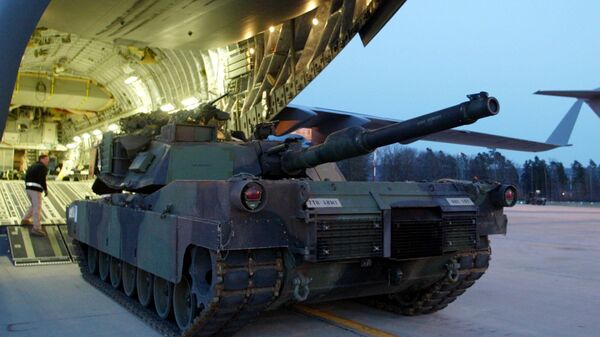 US soldiers of the 1st armored Brigade of the 1st Infantry Division load a M1-A Abrams tank  - Sputnik International