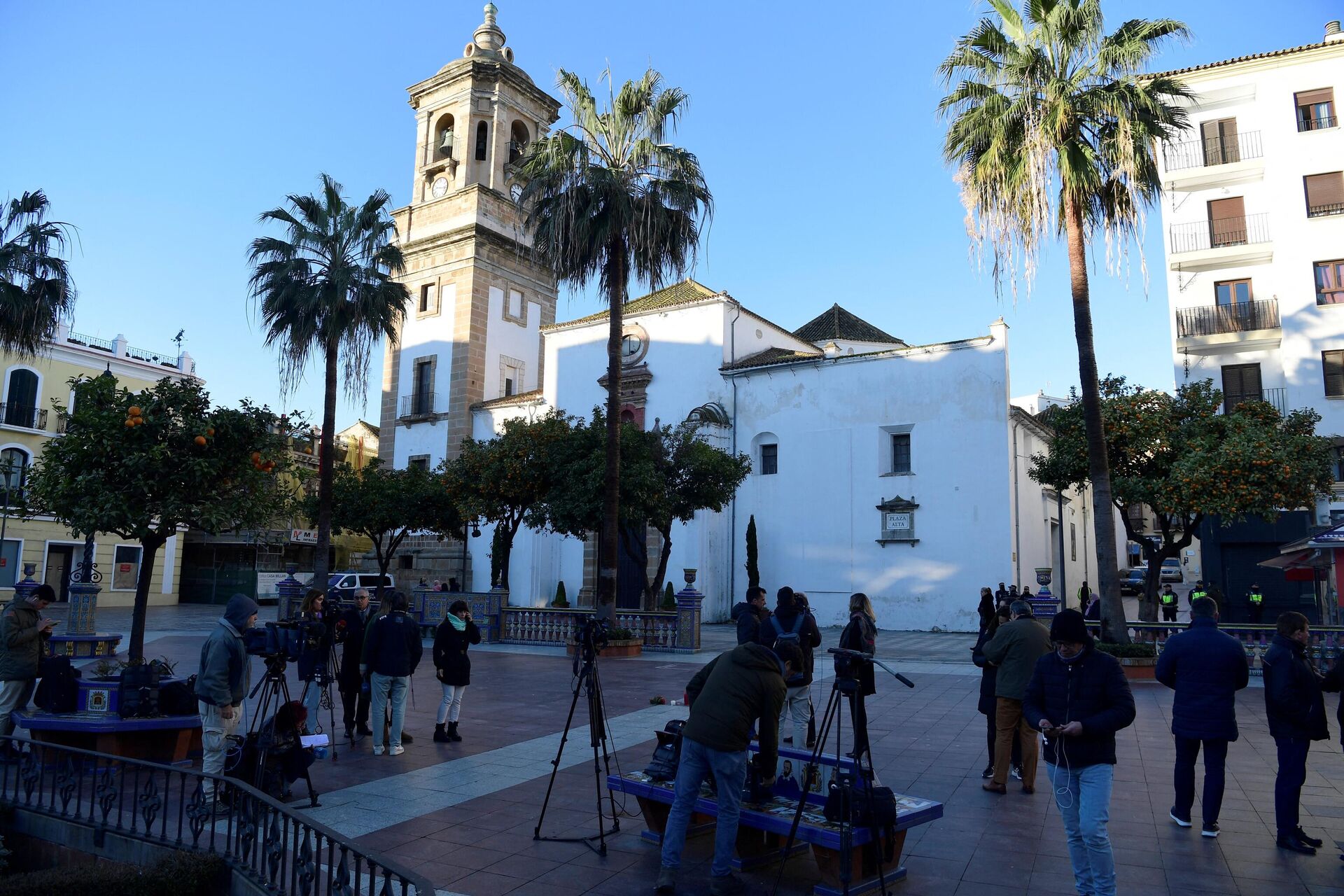 Journalists stand on the square in front of the church where a man was killed the day before in Algeciras, southern Spain, on January 26, 2023 - Sputnik International, 1920, 26.01.2023