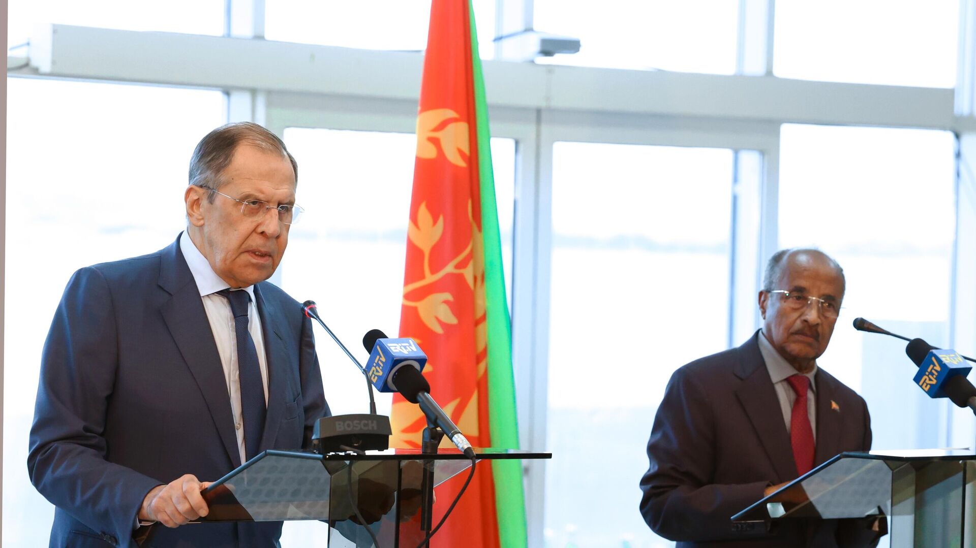 Russian Foreign Minister Sergey Lavrov (left) and Eritrean Foreign Minister Osman Saleh during a joint news conference following their meeting in Massawa, Eritrea, on January 26, 2023. - Sputnik International, 1920, 22.03.2023