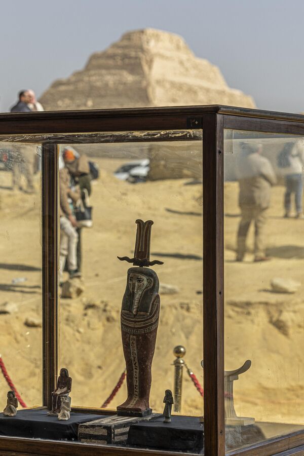 A pharaoh statue is on display during a press conference at the Saqqara archaeological site, where a gold-laced mummy and four tombs including that of an ancient king&#x27;s &quot;secret keeper&quot; were discovered, south of Cairo on January 26, 2023.  - Sputnik International