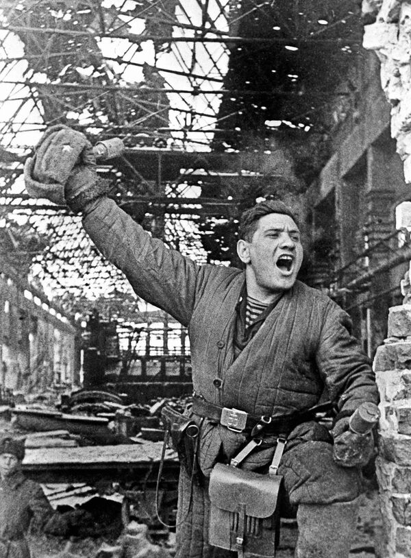 In 1942, a large force of Nazi troops, including the 6th Army led by General Friedrich Paulus, marched upon the Soviet city of Stalingrad.Photo: Sergeant Pavel Goldberg, commander of a submachine gun platoon of the Red Army&#x27;s 95th Rifle Division participates in the Battle of Stalingrad. - Sputnik International