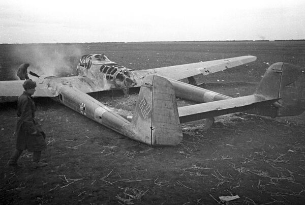 While the Nazi advance into the city became bogged down, the Soviet command looked for a way to turn the tables on the enemy.Photo: Wreckage of a German reconnaissance plane downed during the Battle of Stalingrad. - Sputnik International