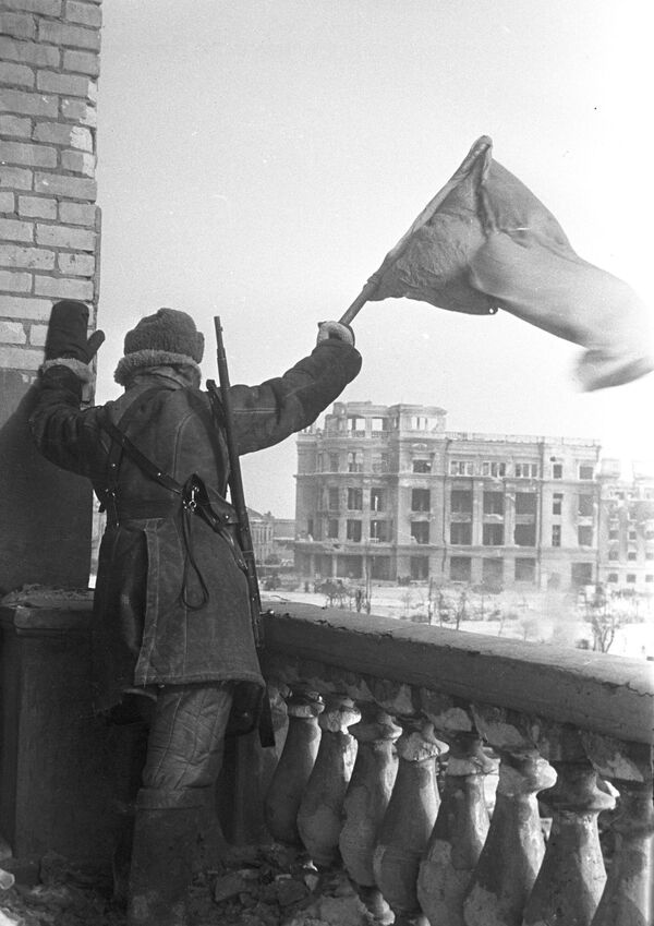 Seeing no other option, the Nazi troops encircled by the Soviets in Stalingrad surrendered.Photo: Soviet flag being displayed at the liberated city of Stalingrad. - Sputnik International
