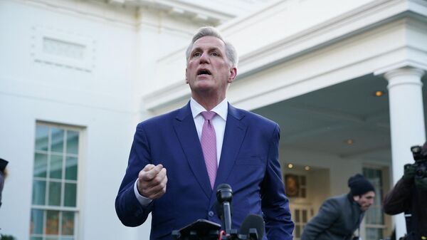 House Speaker Kevin McCarthy speaks outside of the West Wing of the White House following a meeting with US President Joe Biden in Washington, DC on February 1, 2023. - Sputnik International