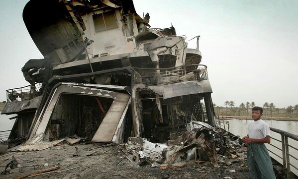 Damage to the stern of the &#x27;Al Mansur&#x27;, Saddam Hussein&#x27;s private yacht, is seen on April 10, 2003, as the yacht drifts near Basra. The vessel, which was nearly 400 feet long and was reputed to be able to accommodate some 200 guests, was heavily bombed by British forces. (AP Photo/Simon Walker, Pool) - Sputnik International