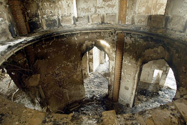 Picture shot April 18, 2003, shows what is left of the main lobby of one of toppled Iraqi leader Saddam Hussein&#x27;s palaces, in Al Owja, his city of birth, following bombings by the US-led forces. - Sputnik International
