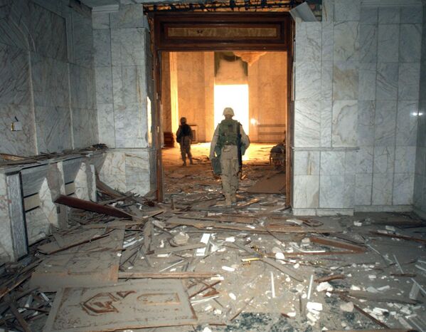 US Army soldiers from the 1st Brigade Combat Team of the 3rd Infantry Division check the captured presidential palace near Baghdad&#x27;s international airport, southwest of the capital, April 7, 2003. US forces raided three of Iraqi President Saddam Hussein&#x27;s palaces in and near the  capital, including his main compound in the center of the city. - Sputnik International