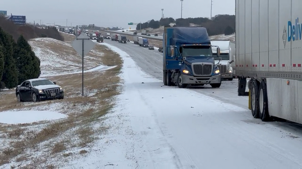Trucks stopped on ice in Texas - Sputnik International