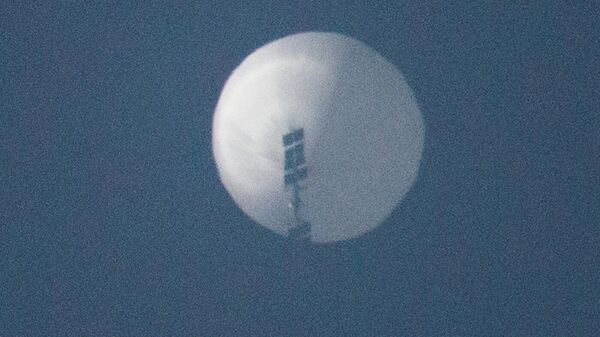 A screenshot depicting an unidentified balloon over US skies. - Sputnik International