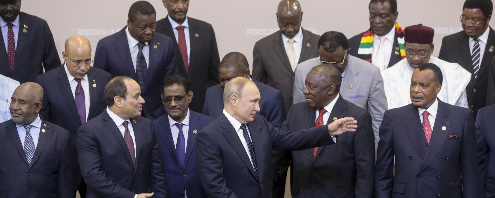 Russian President Vladimir Putin, center, gestures while posing for a photo with leaders of African countries at the Russia-Africa summit in the Black Sea resort of Sochi, Russia, Thursday, Oct. 24, 2019. - Sputnik International, 1920, 04.02.2023