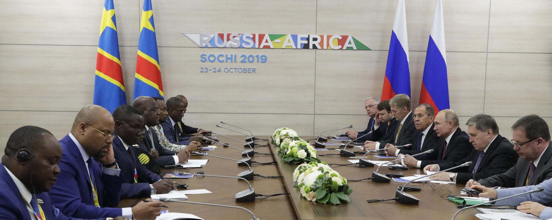 Russian President Vladimir Putin (3R) meets with Fйlix Antoine Tshilombo Tshisekedi (4L), President, Democratic Republic of the Congo, on the sidelines of the 2019 Russia-Africa Summit in Sochi on October 23, 2019. - Sputnik International, 1920, 04.02.2023