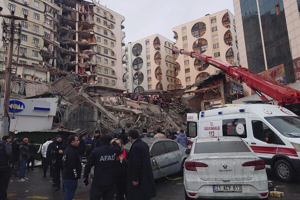 Разрушения после землетрясения в турецком Диярбакыре - Sputnik International