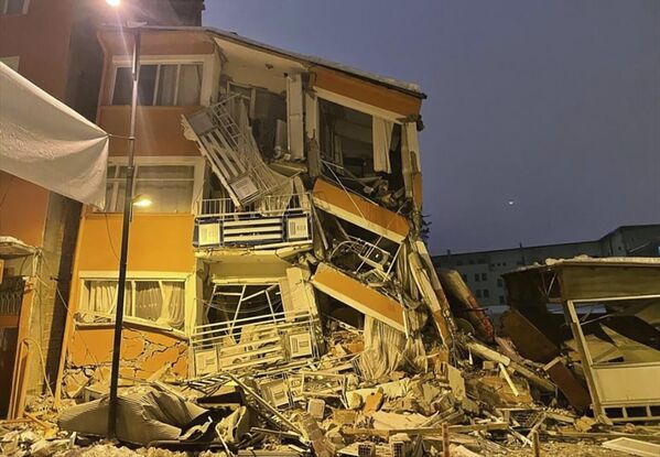 A collapsed building is seen following an earthquake in Pazarcik, in Kahramanmaras province, southern Turkey, early Monday, Feb. 6, 2023.(Depo Photos via AP) - Sputnik International