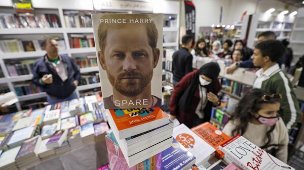 People browse books behind a copy of Spare by Britain's Prince Harry at a stall at the 54th Cairo International Book Fair in Egypt's capital on January 29, 2023 - Sputnik International