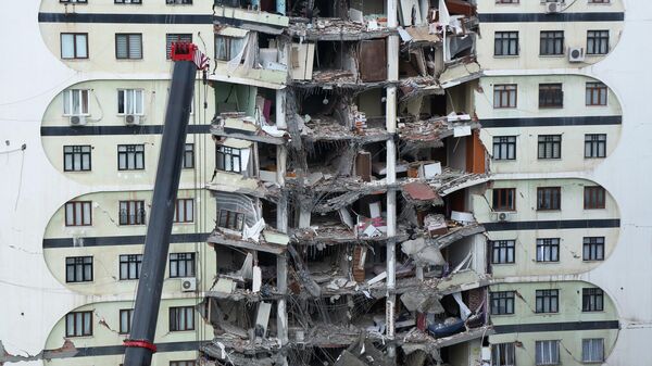 A building destroyed by an earthquake in Diyarbakir, Turkey - Sputnik International