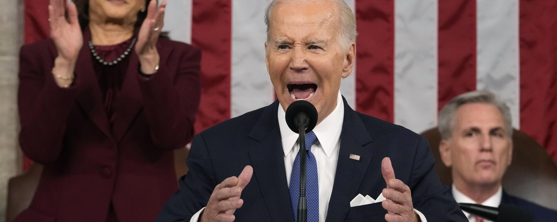 President Joe Biden talks about passing an assault weapons band as he delivers the State of the Union address to a joint session of Congress at the U.S. Capitol, Tuesday, Feb. 7, 2023, in Washington. - Sputnik International, 1920, 08.02.2023