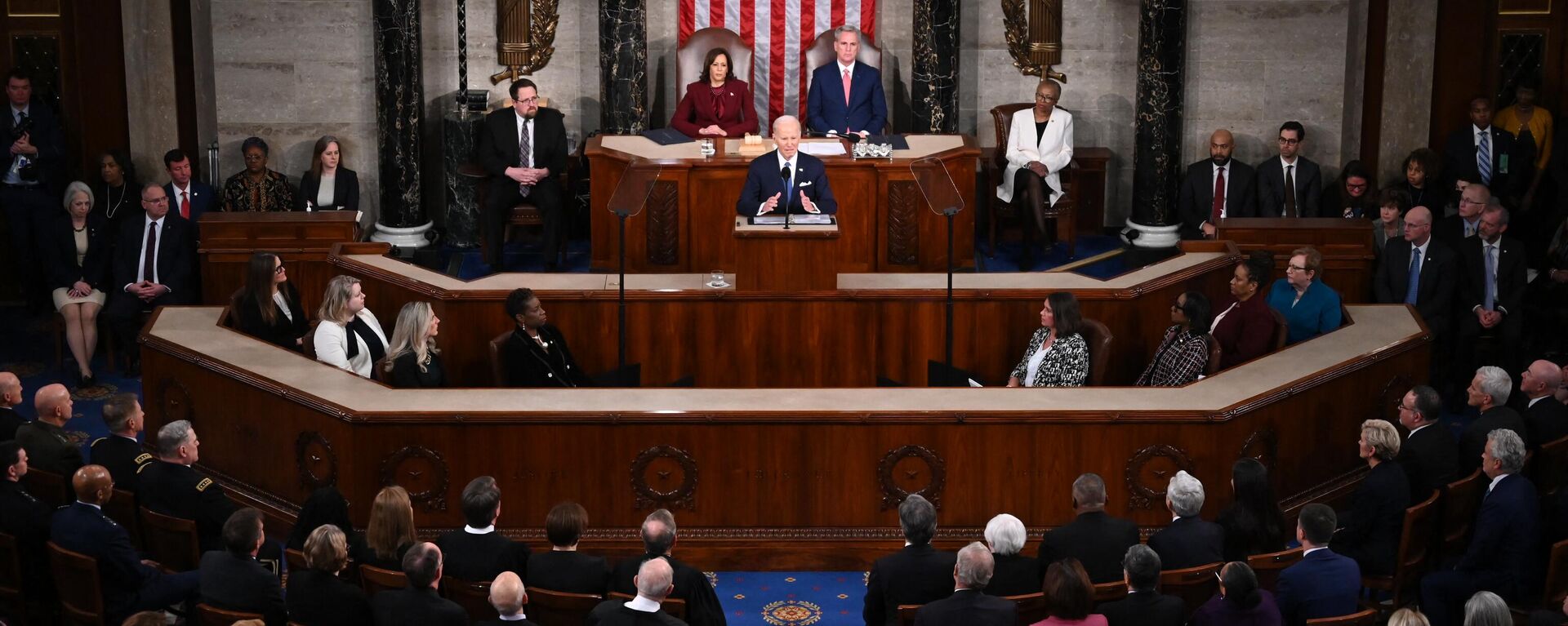 US President Joe Biden delivers the State of the Union address in the House Chamber of the US Capitol in Washington, DC, on February 7, 2023 - Sputnik International, 1920, 08.02.2023