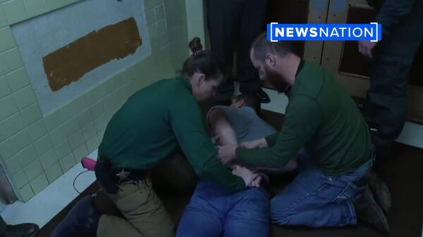 NewsNation Reporter Evan Lambert Being Arrested at a Press Conference Held by the Ohio Governor - Sputnik International