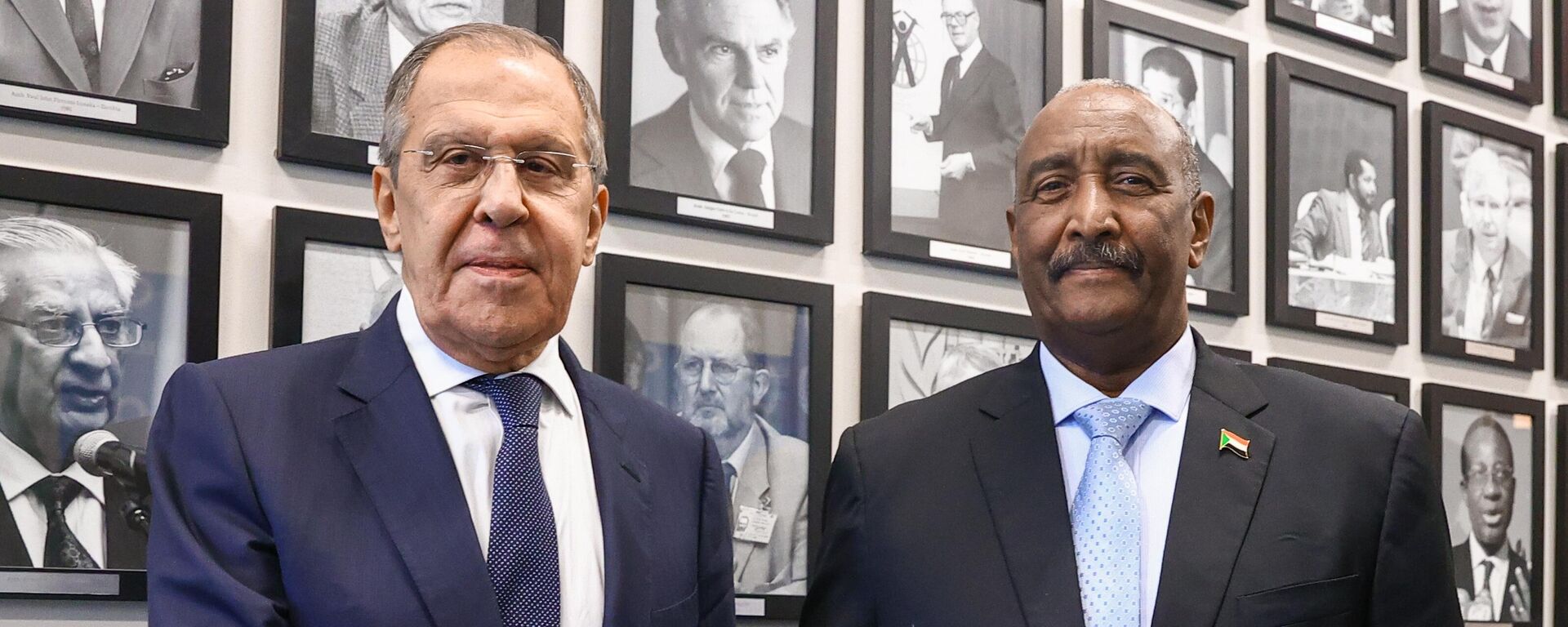 Russian Foreign Minister Sergey Lavrov (left) and Chairman of the Sovereign Council of the Republic of Sudan Abdelfattah Burhan at a meeting at the 77th session of the UN General Assembly in New York. - Sputnik International, 1920, 09.02.2023