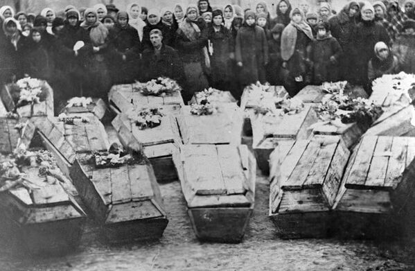The funeral of the members of the &quot;Young Guard&quot;.  In fact, not every first member of the organization died. Some of them managed to escape and survive. Later they fought by the Nazis.  - Sputnik International