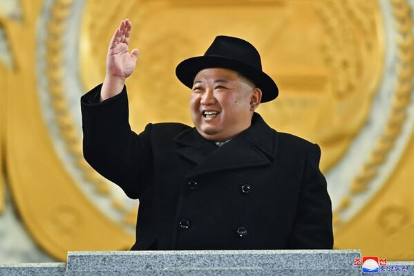 Kim Jong-un attend the military parade held in Pyongyang to commemorate the 75th anniversary of the Korean People&#x27;s Army. - Sputnik International