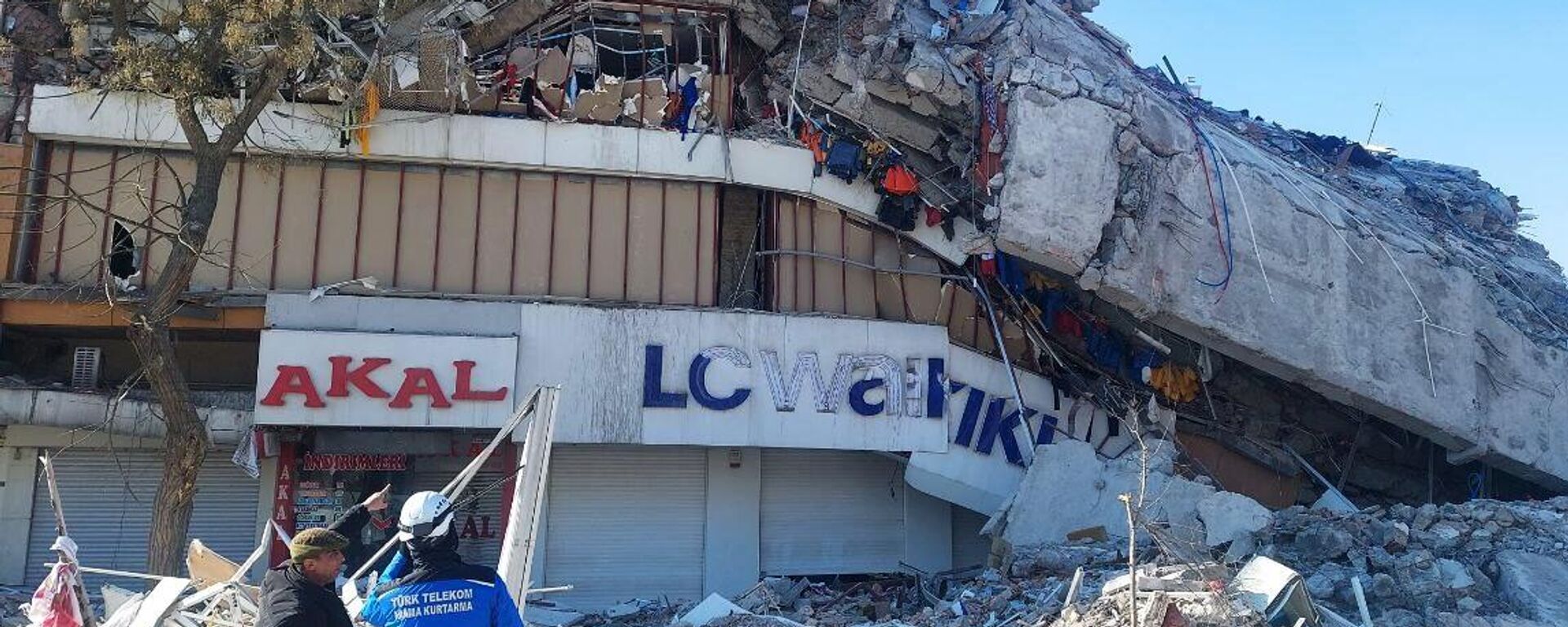 A view shows residential buildings destroyed by the earthquake, in Kahramanmaras, Turkiye. - Sputnik International, 1920, 10.02.2023