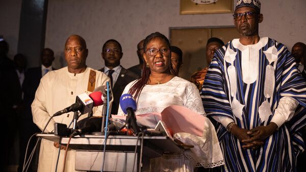 Olivia Rouamba (C), minister of foreign affairs of Burkina Faso, speaks during a joint press conference with her counterparts Morissanda Kouyate (L) and Abdoulaye Diop (R) from Guinea and Mali, respectively, in Ouagadougou, on February 9, 2023. - Sputnik International