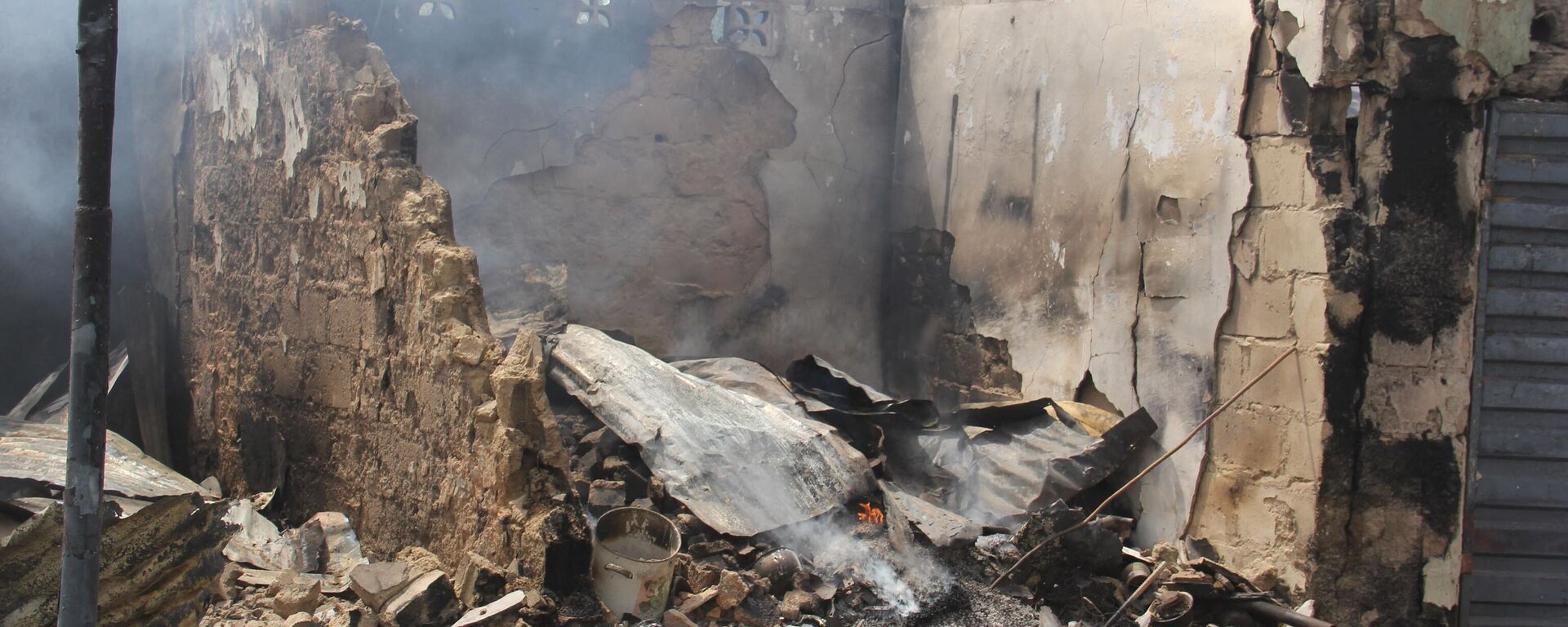 In this photograph taken in Auno on February 10, 2020, shops burnt down by suspected members of the Islamic State West Africa Province (ISWAP) during an attack on February 9, 2020, is seen. - Jihadists killed at least 30 people and abducted women and children in a raid in northeast Nigeria's restive Borno state, a regional government spokesman said on February 10, 2020. - Sputnik International, 1920, 10.02.2023
