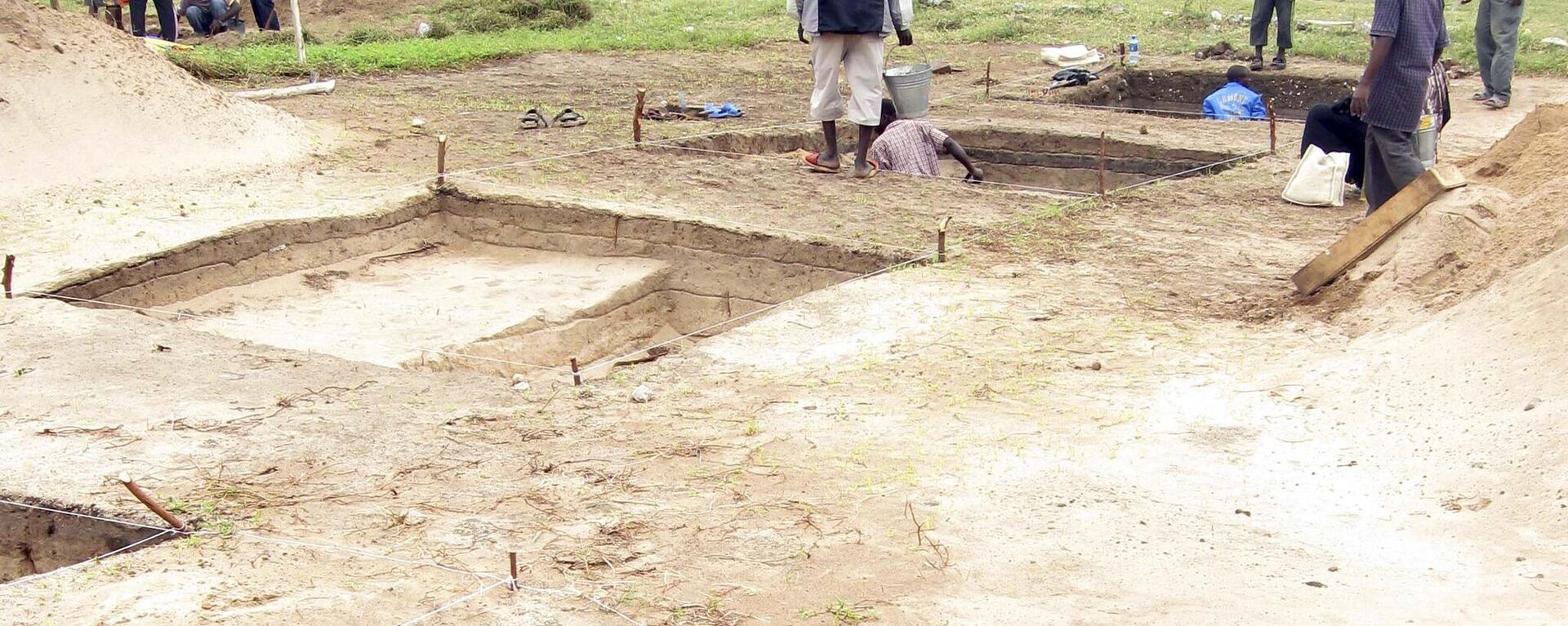 Archaeologists from the National Museums of Kenya and China work on the site of excavation at Mambrui Ruins in Malindi, Kenya, 200km north of Mombasa, Friday Aug. 13, 2010.  - Sputnik International, 1920, 10.02.2023